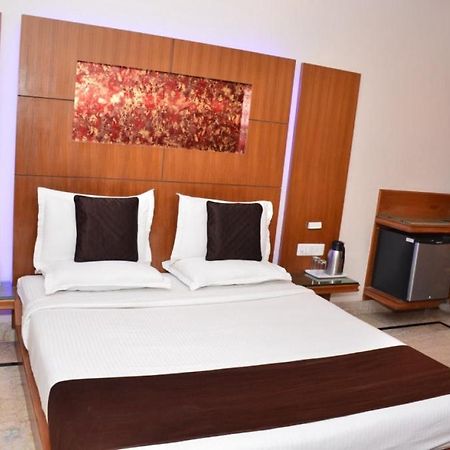 Hotel Basera Brij Bhoomi Vrindāvan Extérieur photo