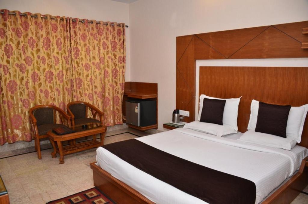 Hotel Basera Brij Bhoomi Vrindāvan Extérieur photo