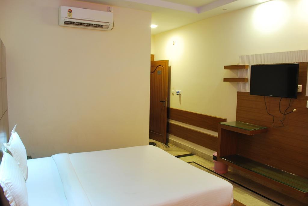 Hotel Basera Brij Bhoomi Vrindāvan Extérieur photo