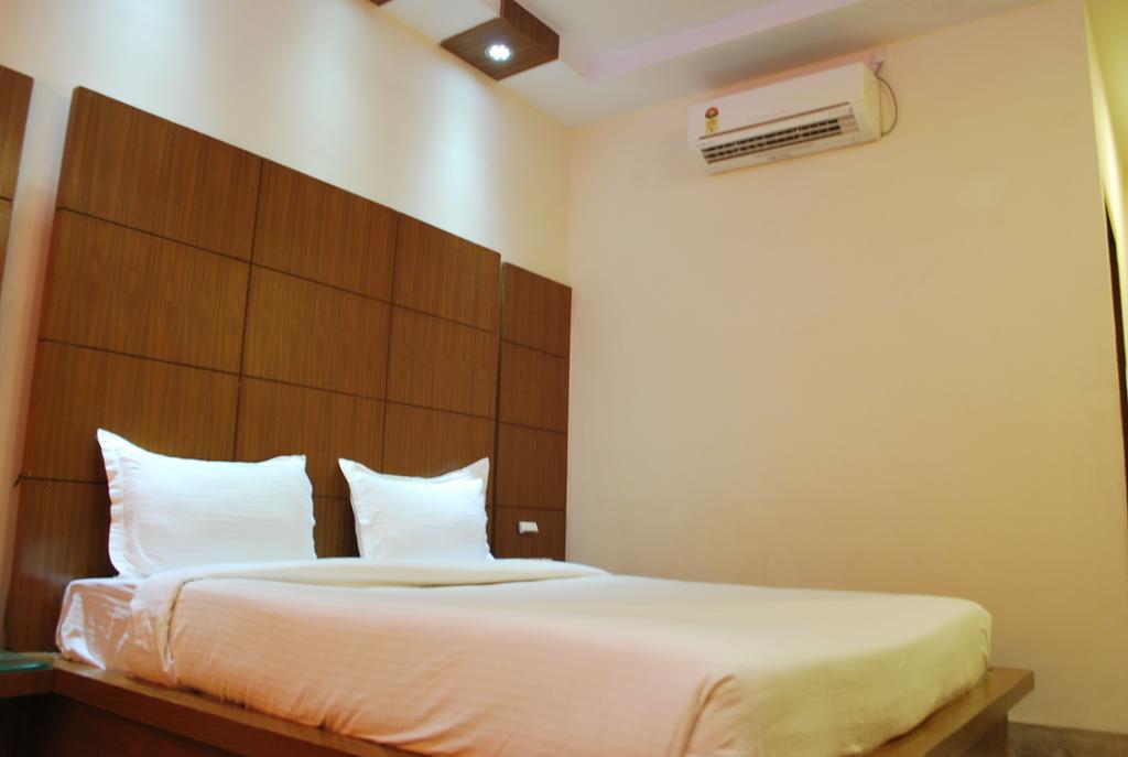 Hotel Basera Brij Bhoomi Vrindāvan Extérieur photo