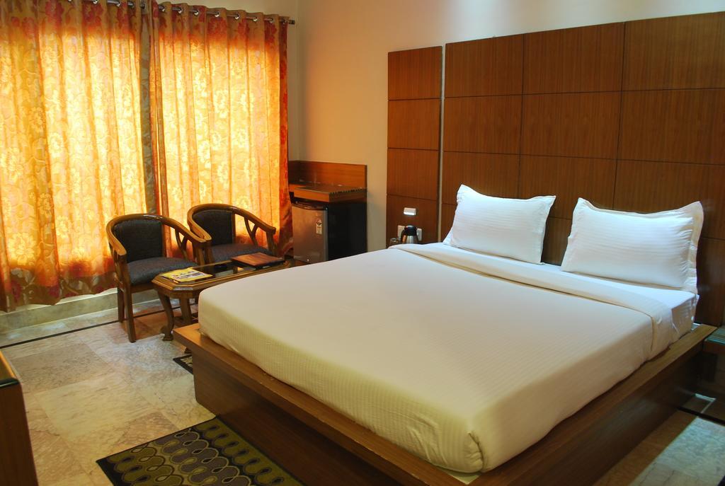 Hotel Basera Brij Bhoomi Vrindāvan Chambre photo