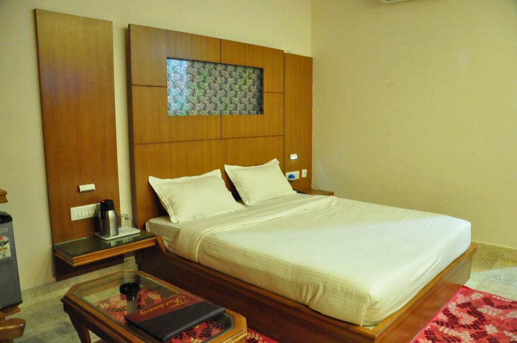 Hotel Basera Brij Bhoomi Vrindāvan Chambre photo