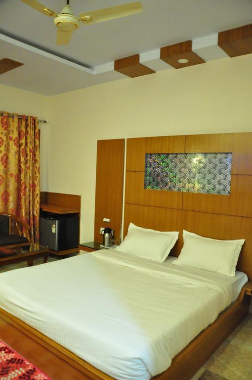 Hotel Basera Brij Bhoomi Vrindāvan Chambre photo