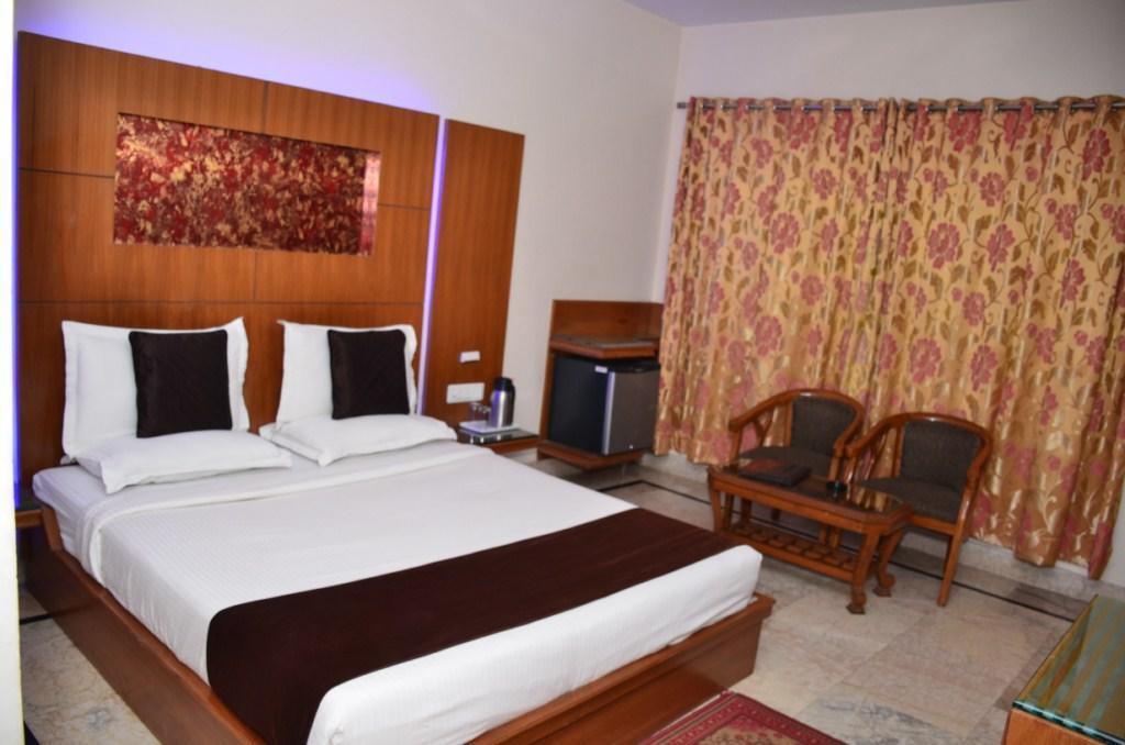 Hotel Basera Brij Bhoomi Vrindāvan Extérieur photo